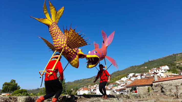 Os Mostrengos - Parada dos sete mares